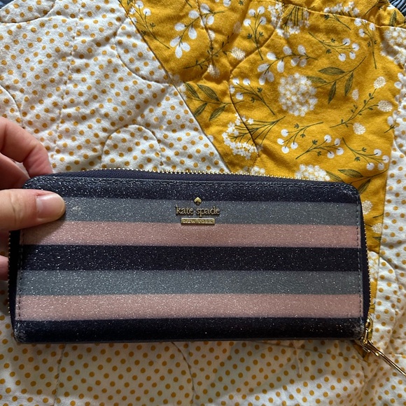 Kate spade wallet - Picture 1 of 2